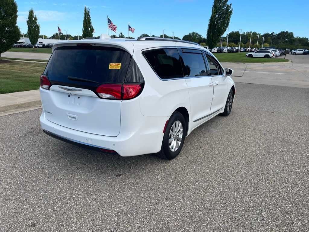 Thumbnail: 2019 Chrysler Pacifica - 5