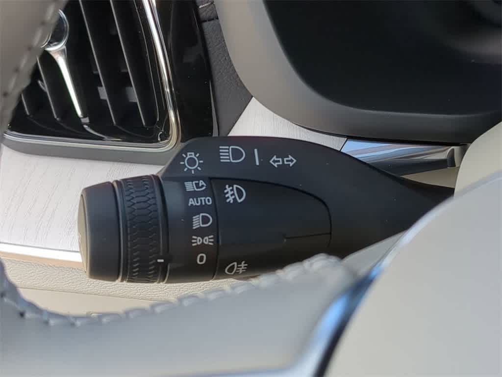 Thumbnail: 2026 Volvo XC60 - 25