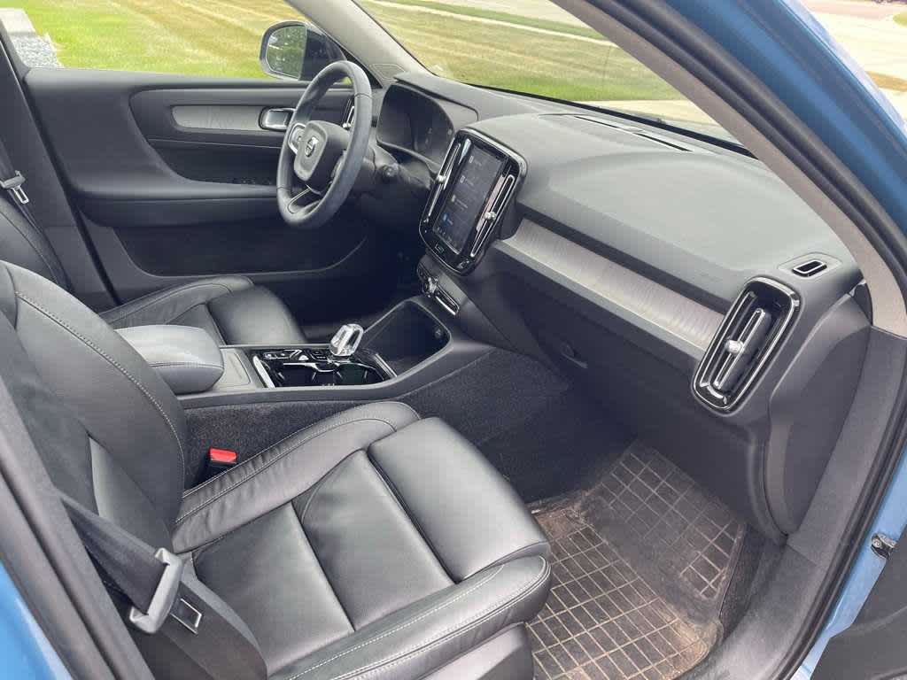 2023 Volvo XC40 AWD Plus photo 4