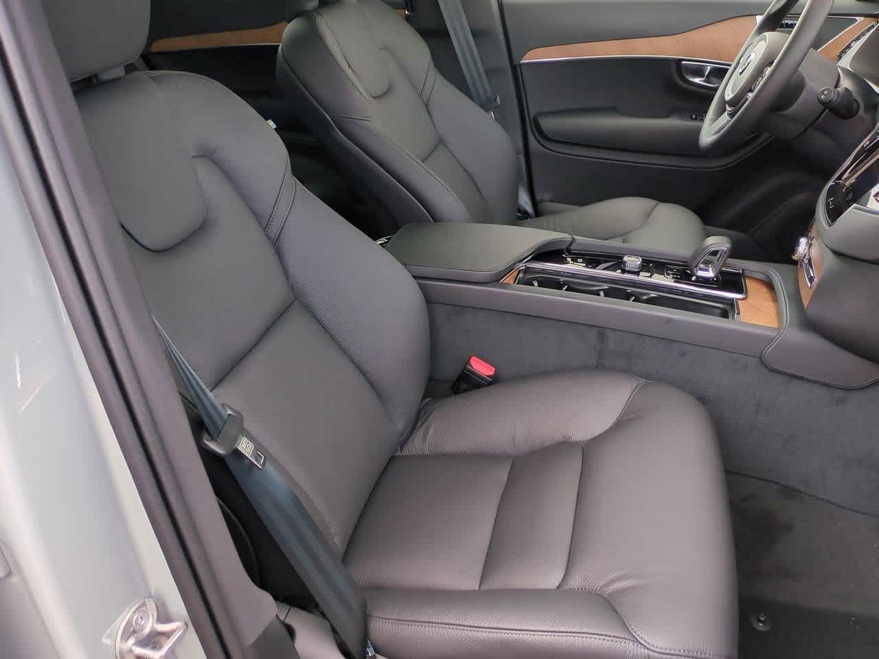 2025 Volvo XC90 T8 Plus 22