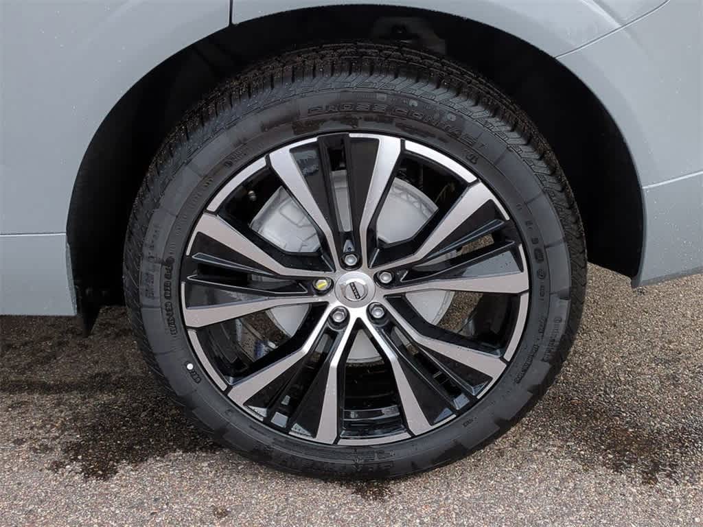 Thumbnail: 2025 Volvo XC60 - 13