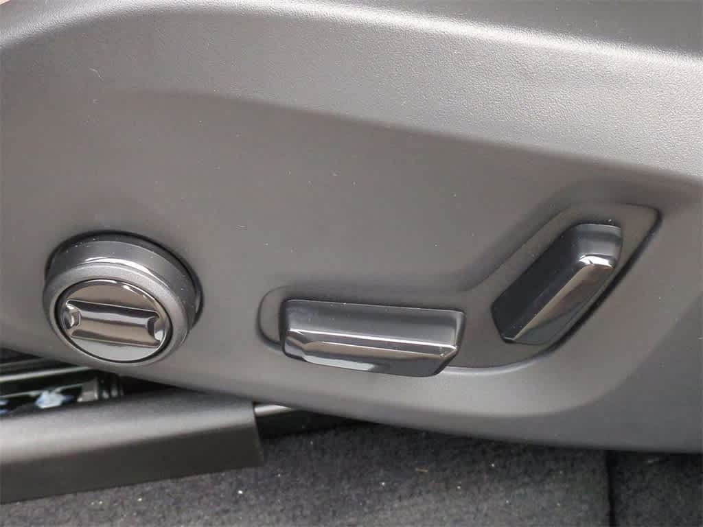 Thumbnail: 2026 Volvo XC60 - 16