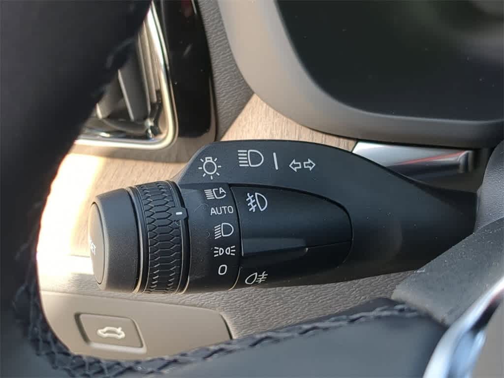 Thumbnail: 2026 Volvo XC60 - 25