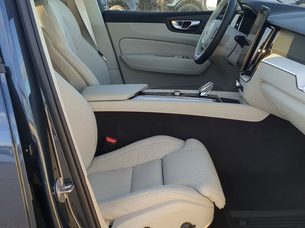 Thumbnail: 2026 Volvo XC60 - 20