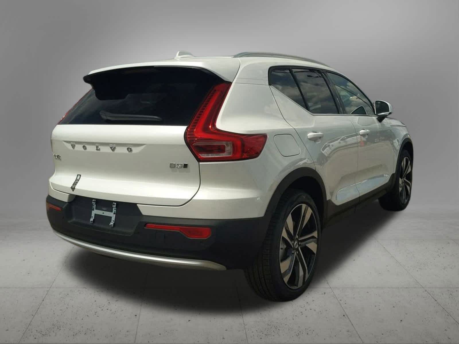 Thumbnail: 2025 Volvo XC40 - 6