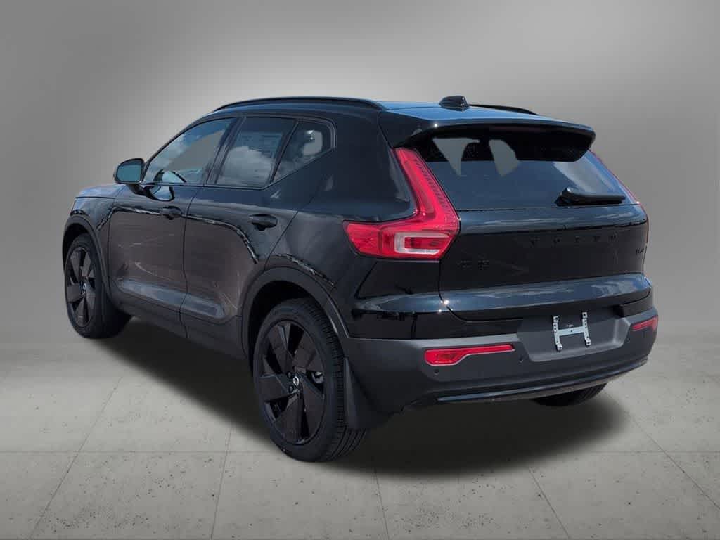 Thumbnail: 2026 Volvo XC40 - 4