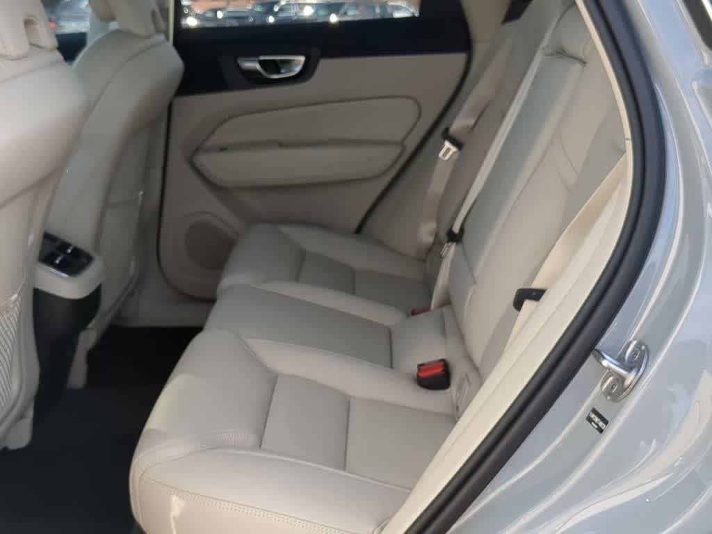 Thumbnail: 2026 Volvo XC60 - 18