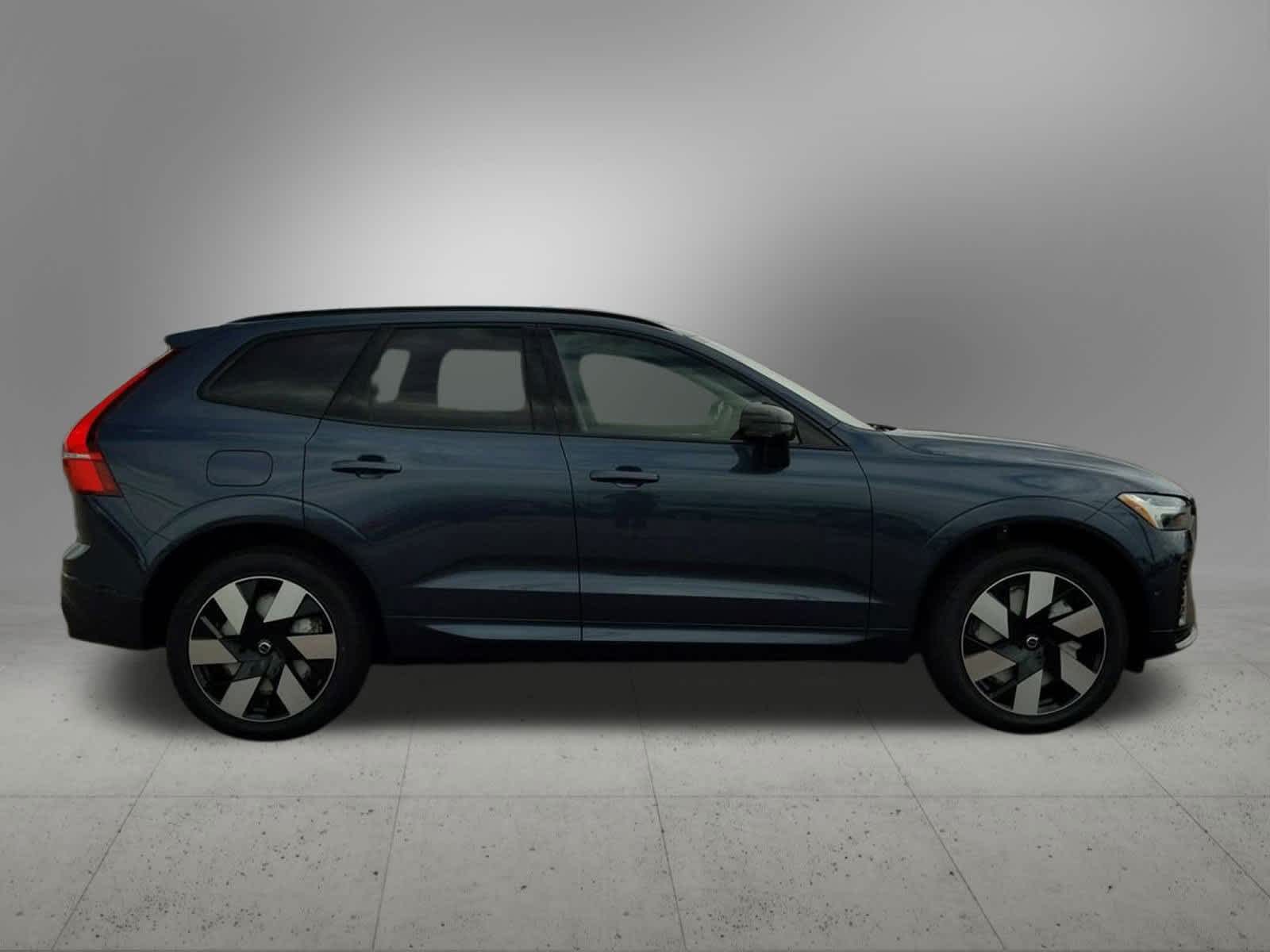 Thumbnail: 2025 Volvo XC60 - 7