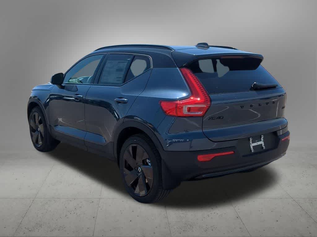 Thumbnail: 2026 Volvo XC40 - 4
