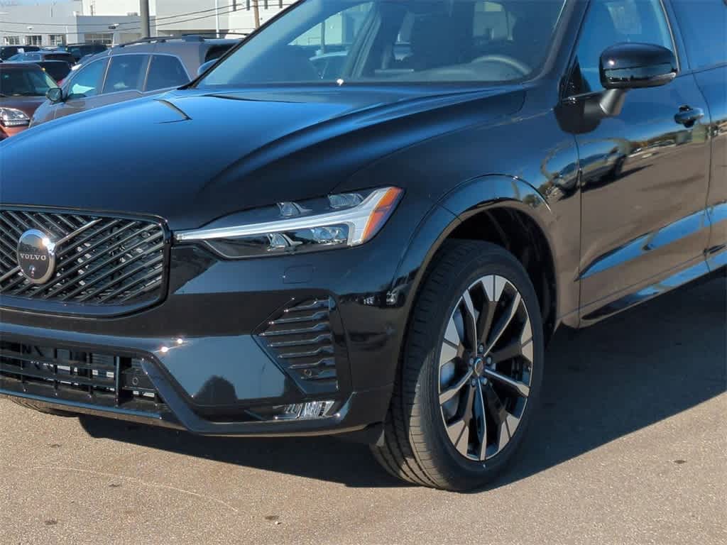 2026 Volvo XC60 Plus photo 3