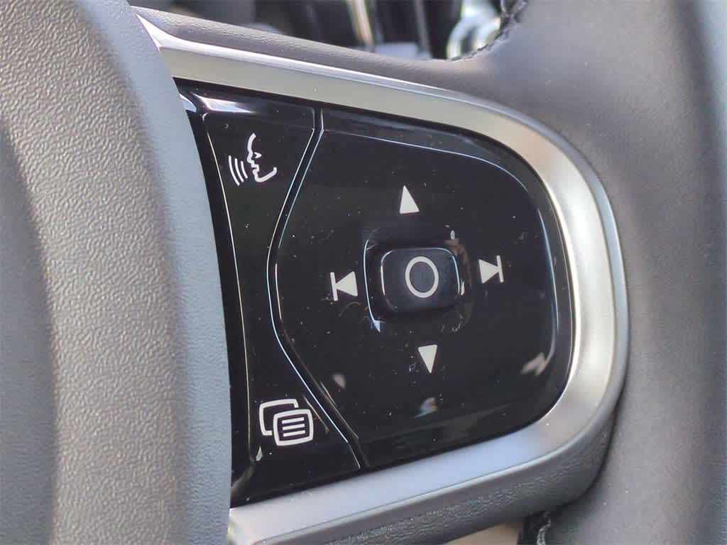 Thumbnail: 2026 Volvo XC60 - 25