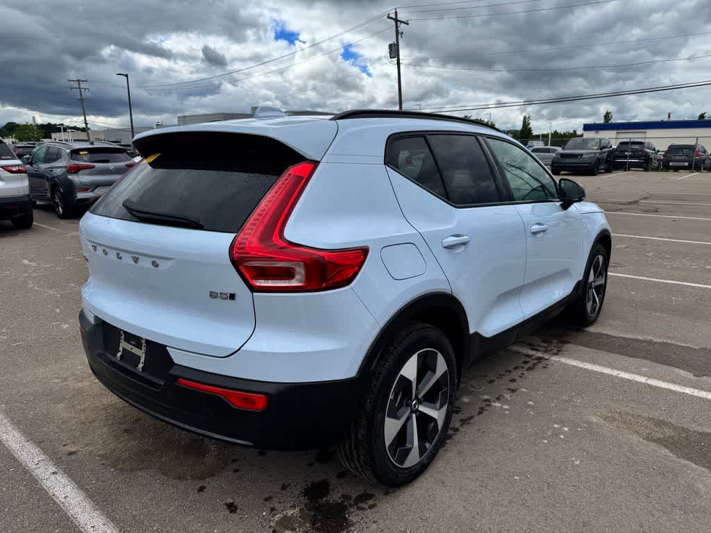 Thumbnail: 2026 Volvo XC40 - 5
