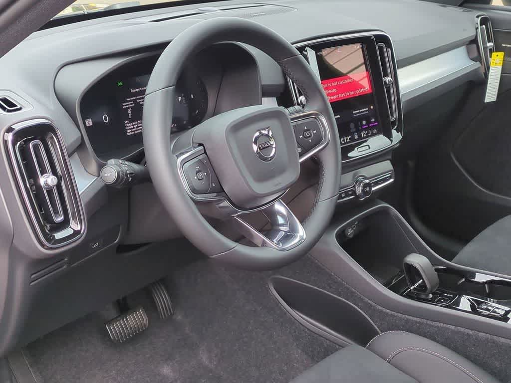 Thumbnail: 2026 Volvo XC40 - 2