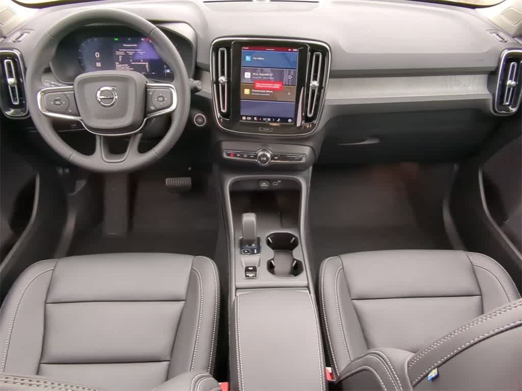 Thumbnail: 2025 Volvo XC40 - 15