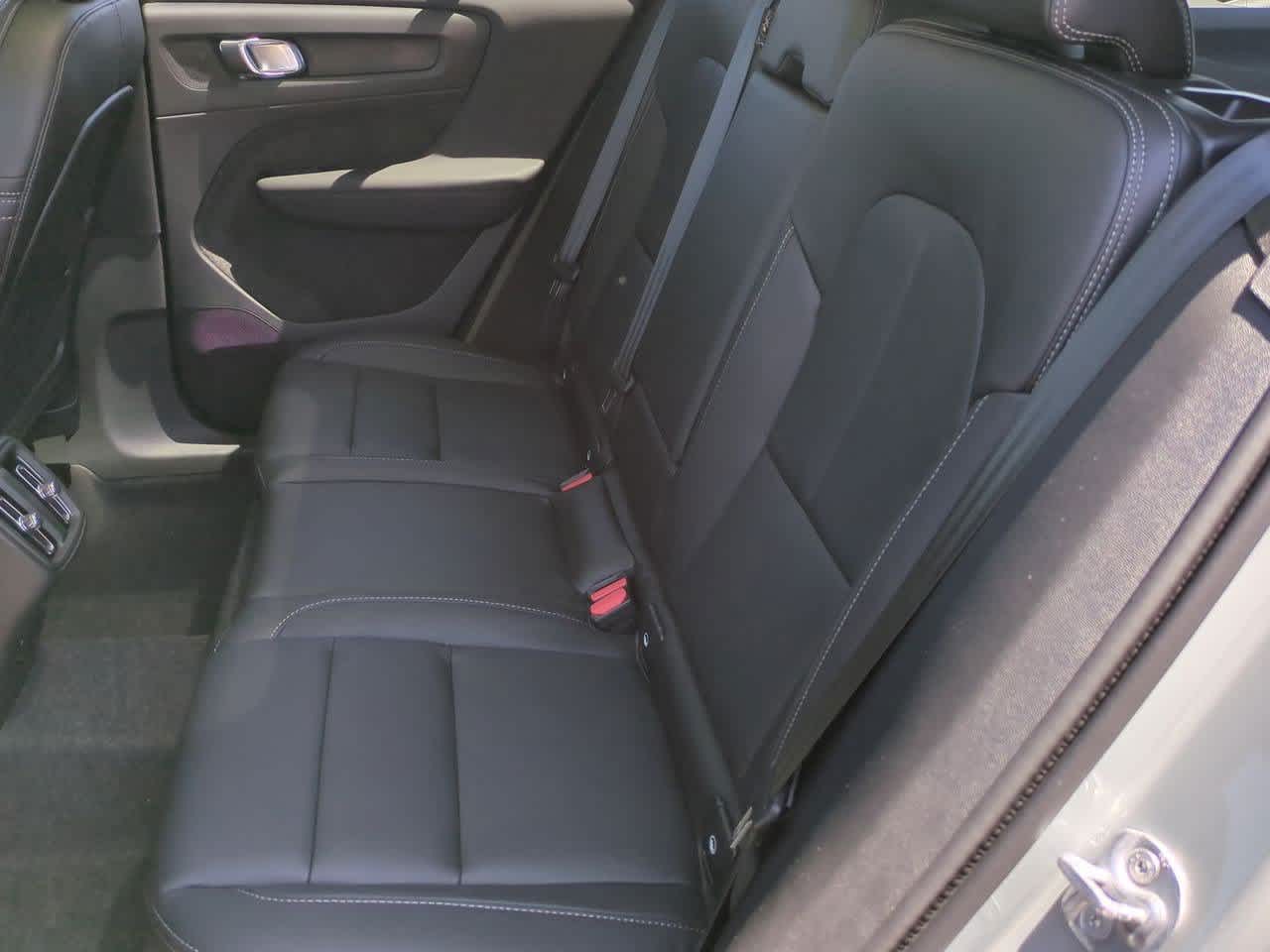 Thumbnail: 2026 Volvo XC40 - 19