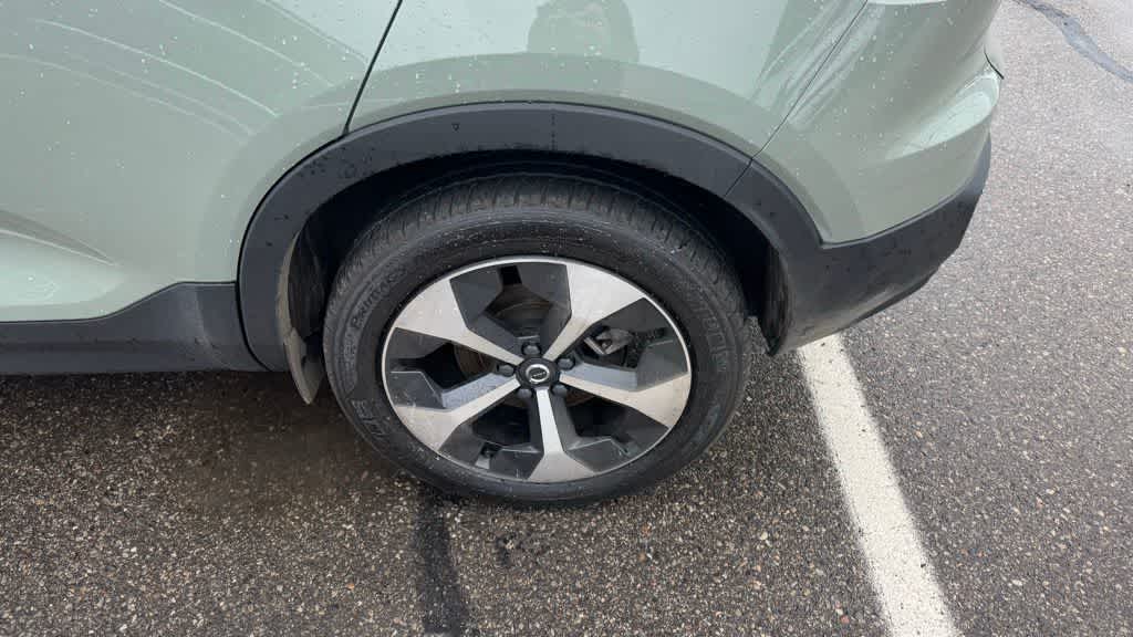 Thumbnail: 2023 Volvo XC40 - 9