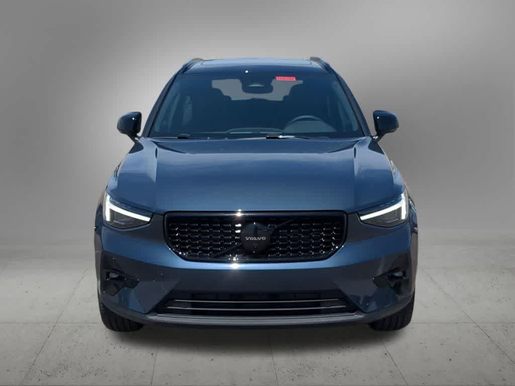 Thumbnail: 2026 Volvo XC40 - 9