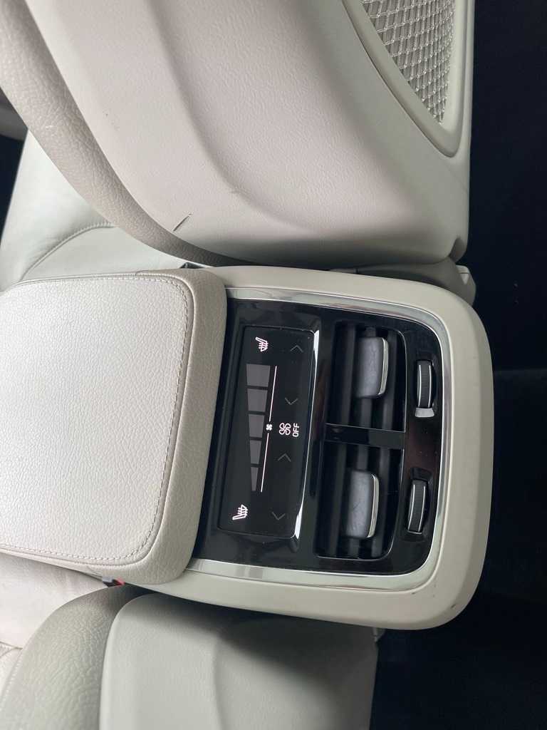 Thumbnail: 2016 Volvo XC90 - 17