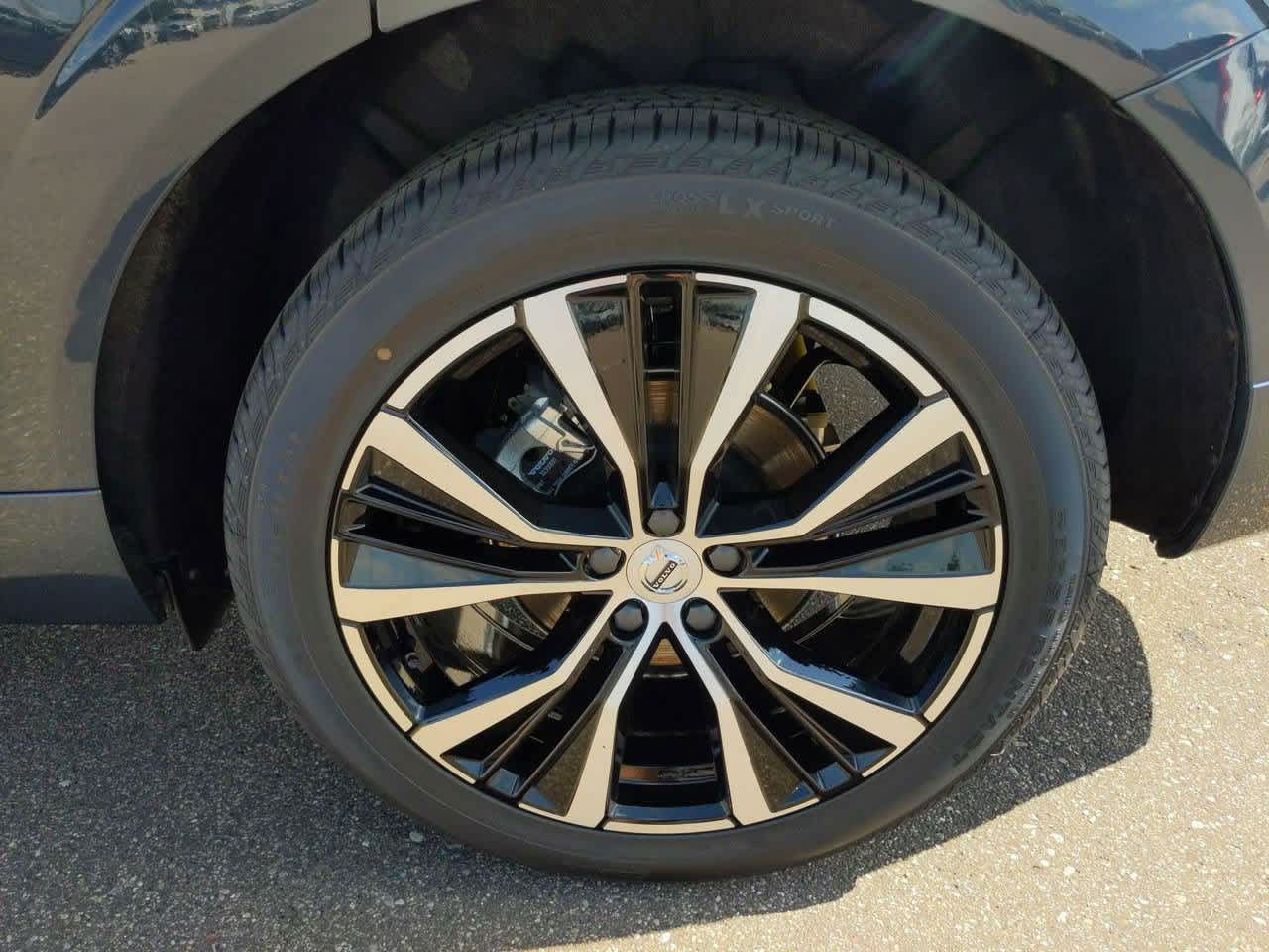 Thumbnail: 2025 Volvo XC60 - 12