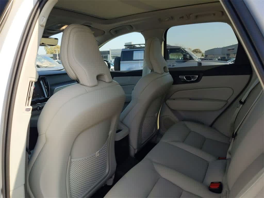 Thumbnail: 2025 Volvo XC60 - 15