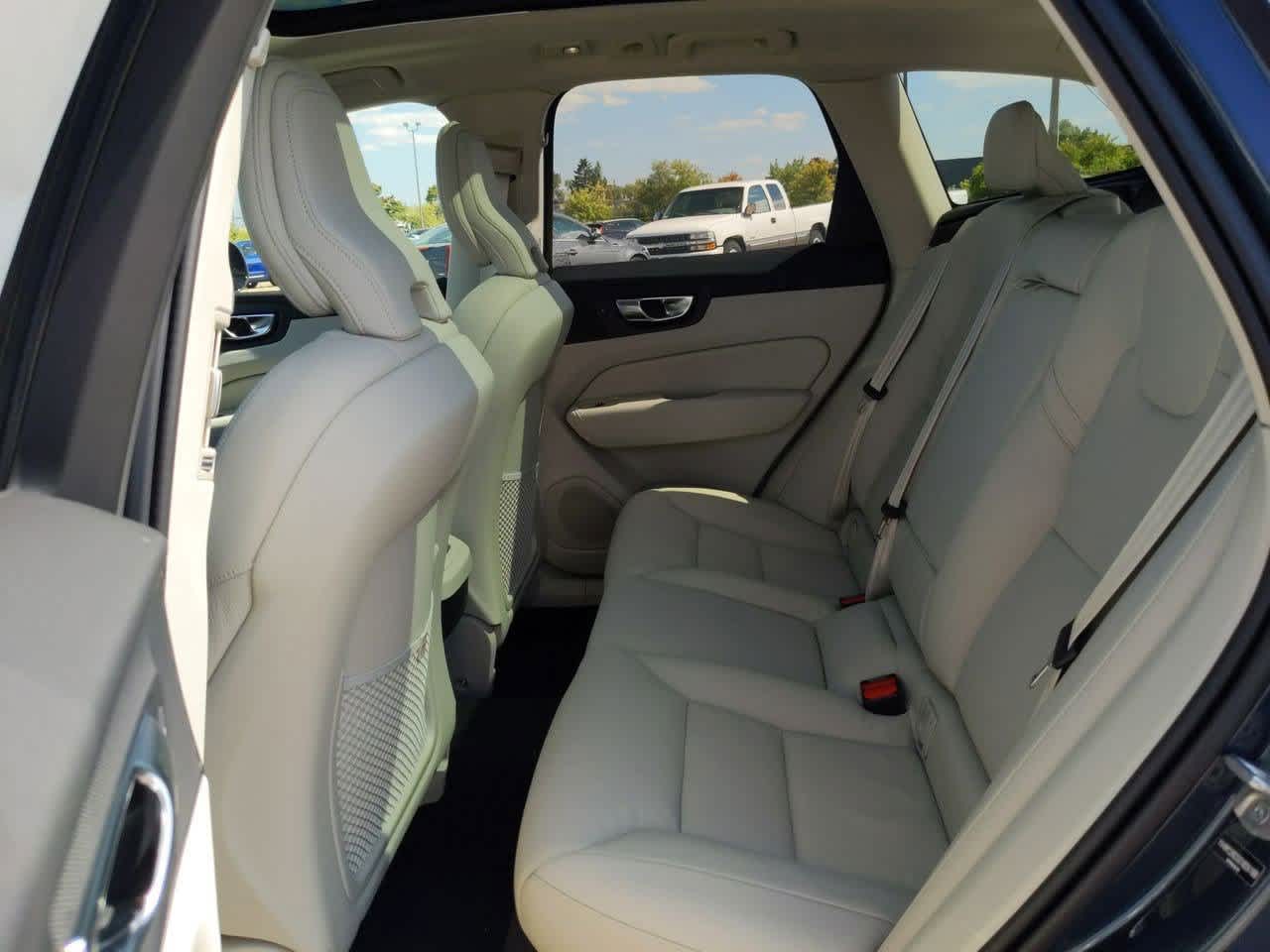 Thumbnail: 2025 Volvo XC60 - 17
