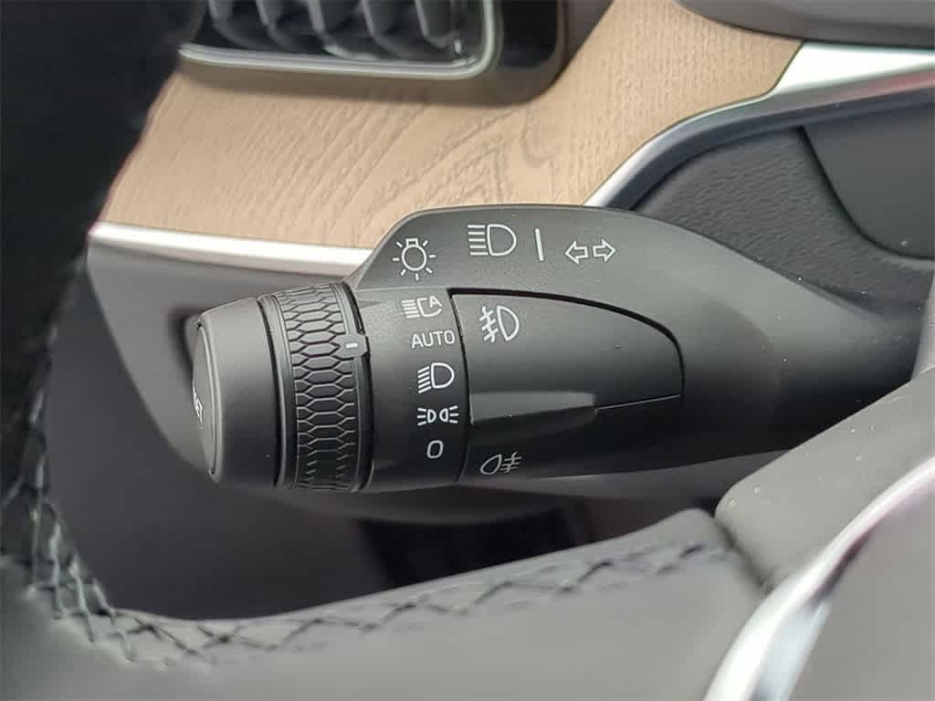 Thumbnail: 2026 Volvo XC60 - 25