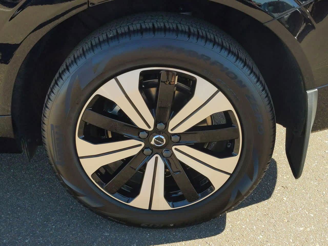 Thumbnail: 2025 Volvo XC60 - 12