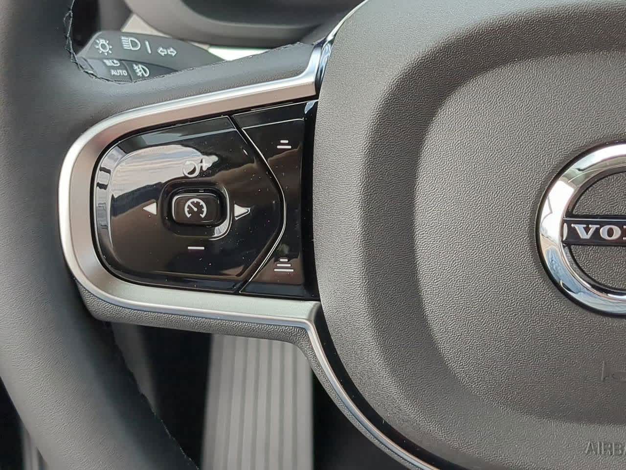 Thumbnail: 2025 Volvo XC60 - 23