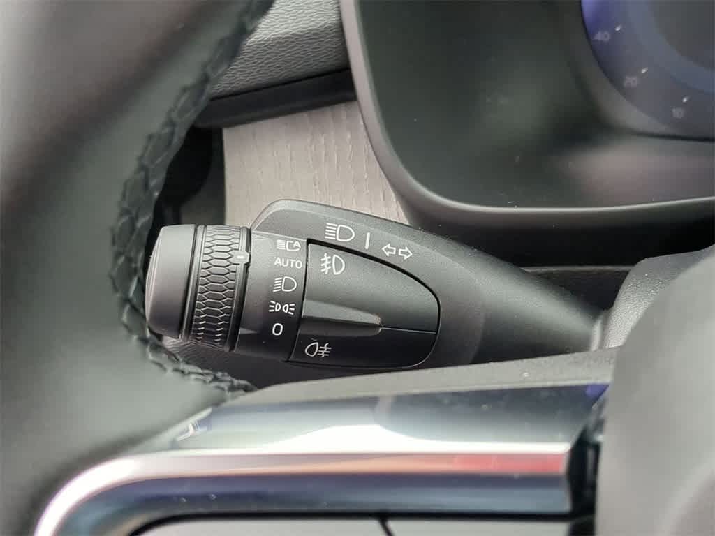 Thumbnail: 2025 Volvo XC40 - 28