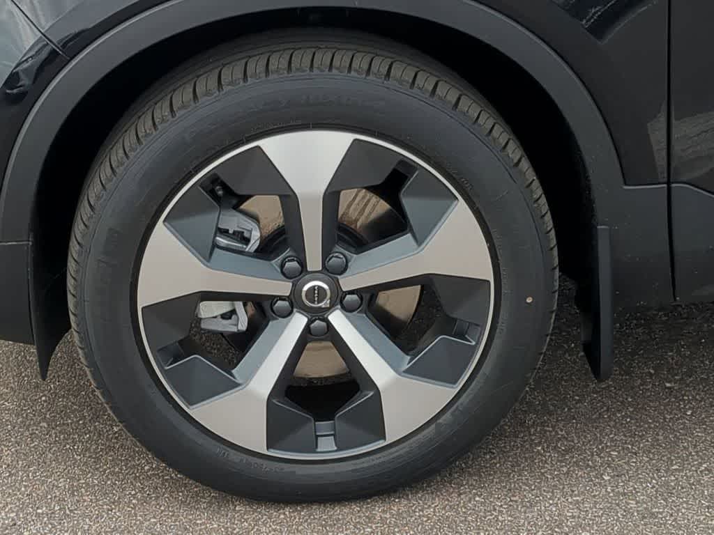 Thumbnail: 2026 Volvo XC40 - 13