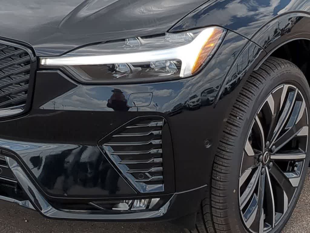 Thumbnail: 2026 Volvo XC60 - 10