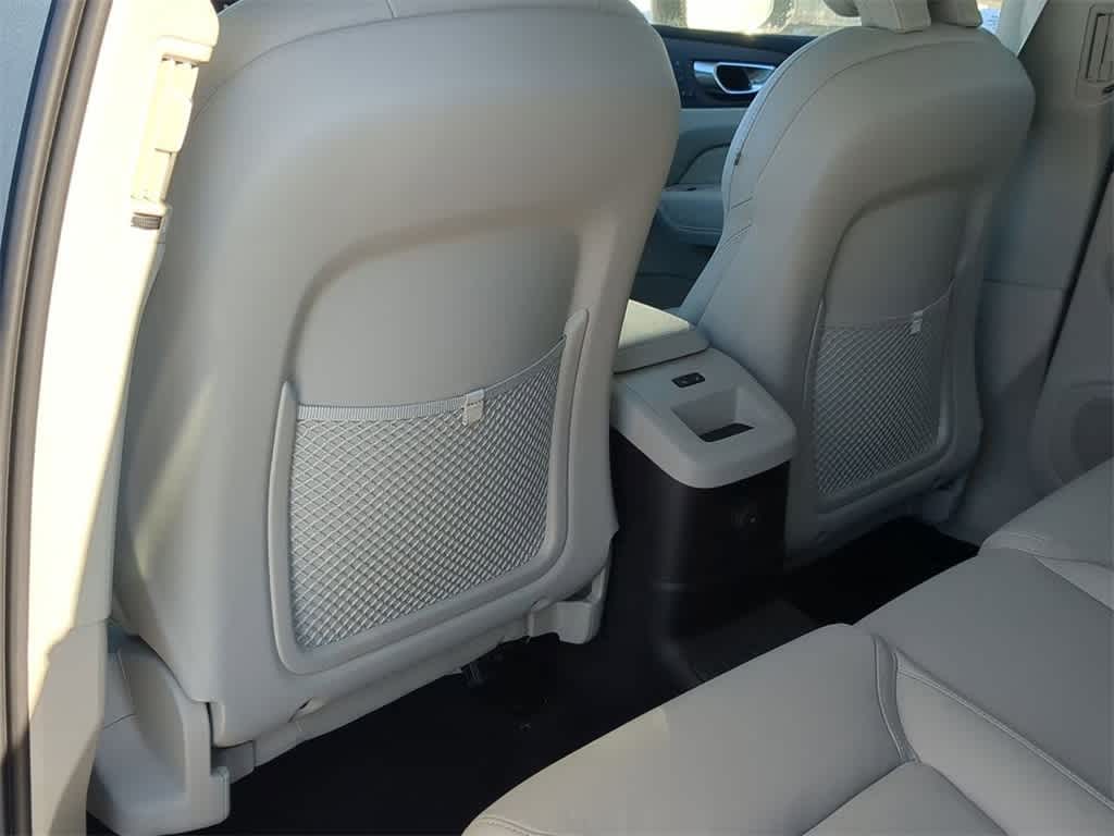 Thumbnail: 2026 Volvo XC60 - 17