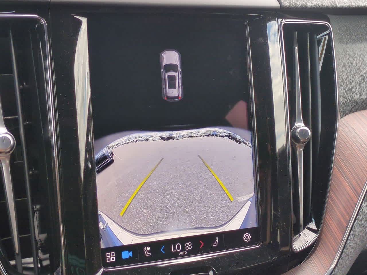 Thumbnail: 2025 Volvo XC60 - 29