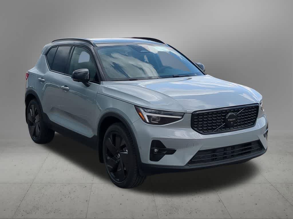 Thumbnail: 2026 Volvo XC40 - 8
