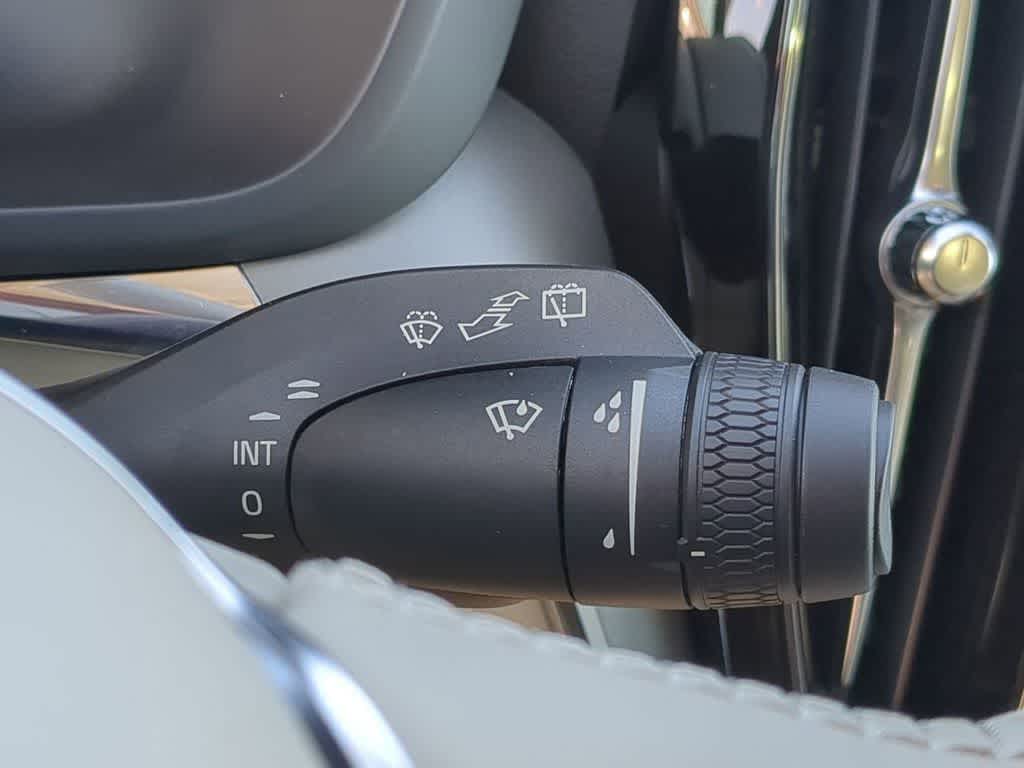 Thumbnail: 2025 Volvo XC60 - 24