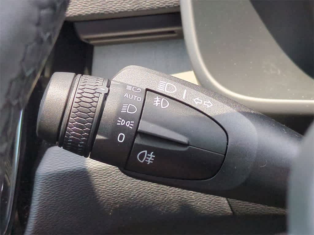 Thumbnail: 2026 Volvo XC40 - 27