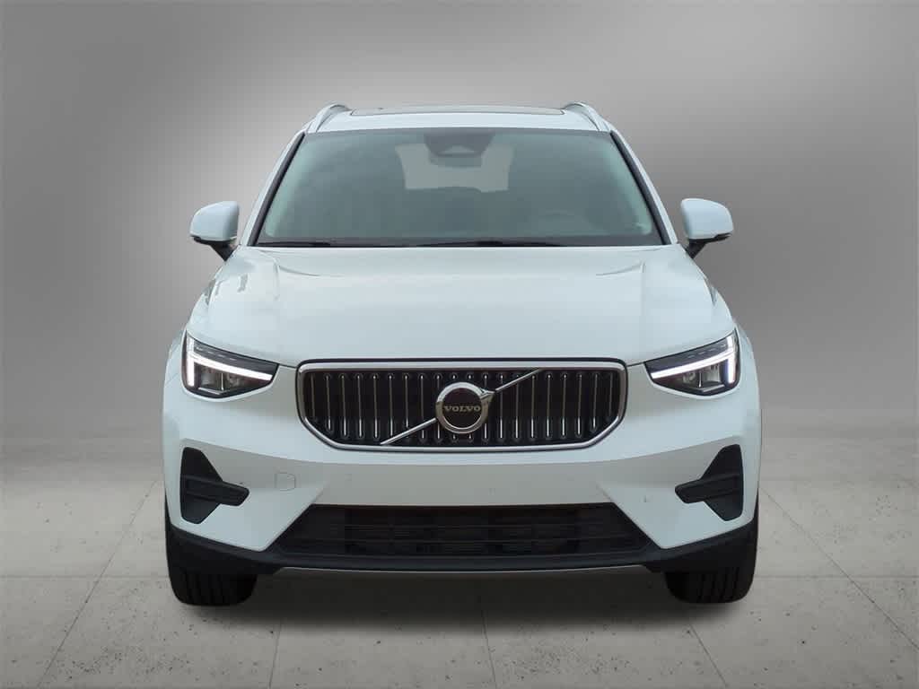 Thumbnail: 2025 Volvo XC40 - 9