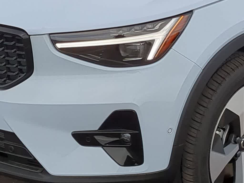 Thumbnail: 2026 Volvo XC40 - 10