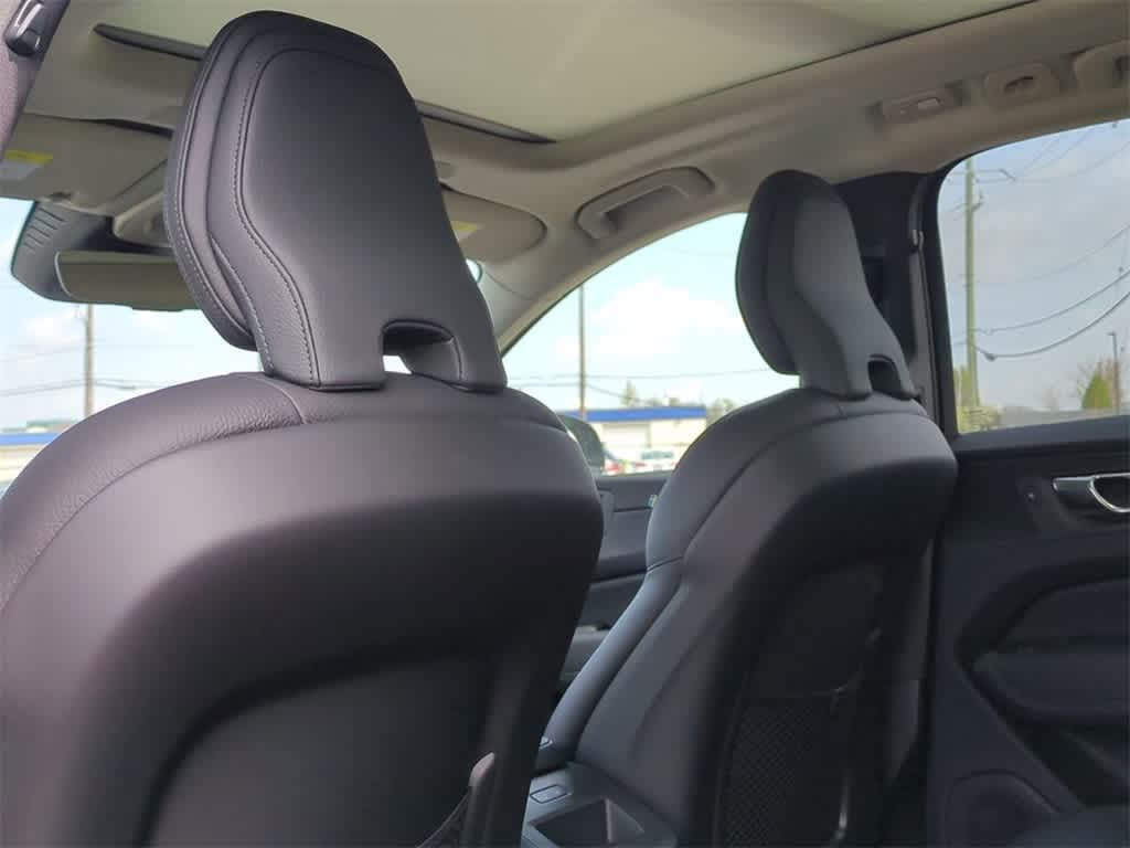 Thumbnail: 2025 Volvo XC60 - 17