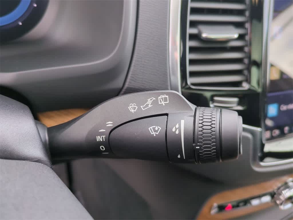 Thumbnail: 2025 Volvo XC90 - 18