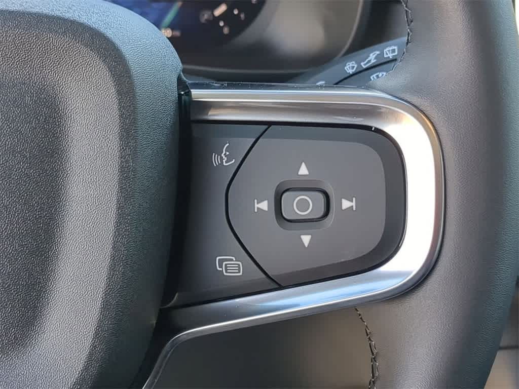 Thumbnail: 2026 Volvo XC40 - 23