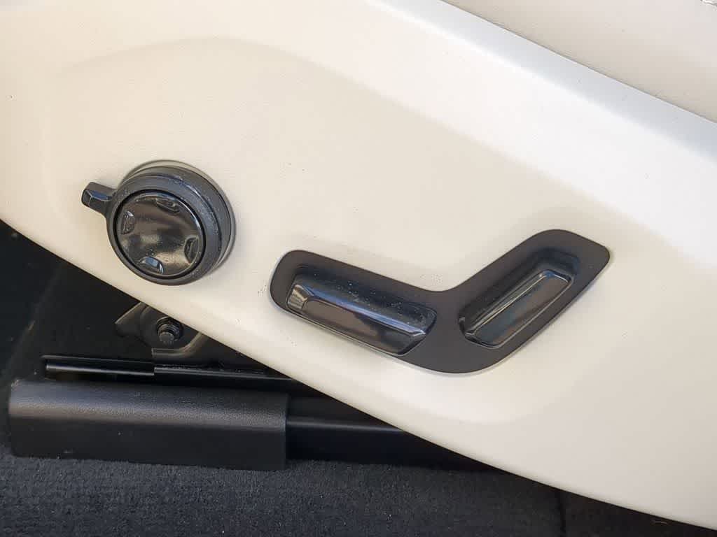 Thumbnail: 2026 Volvo XC60 - 16