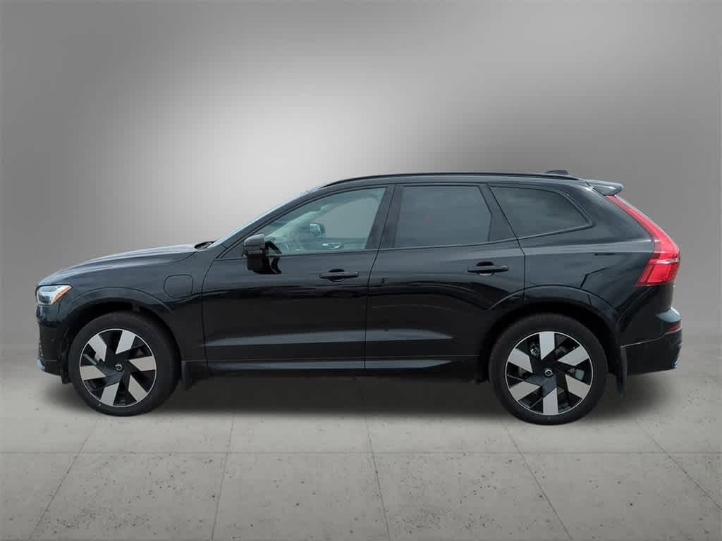 2025 Volvo XC60 Hybrid T8 Plus photo 3