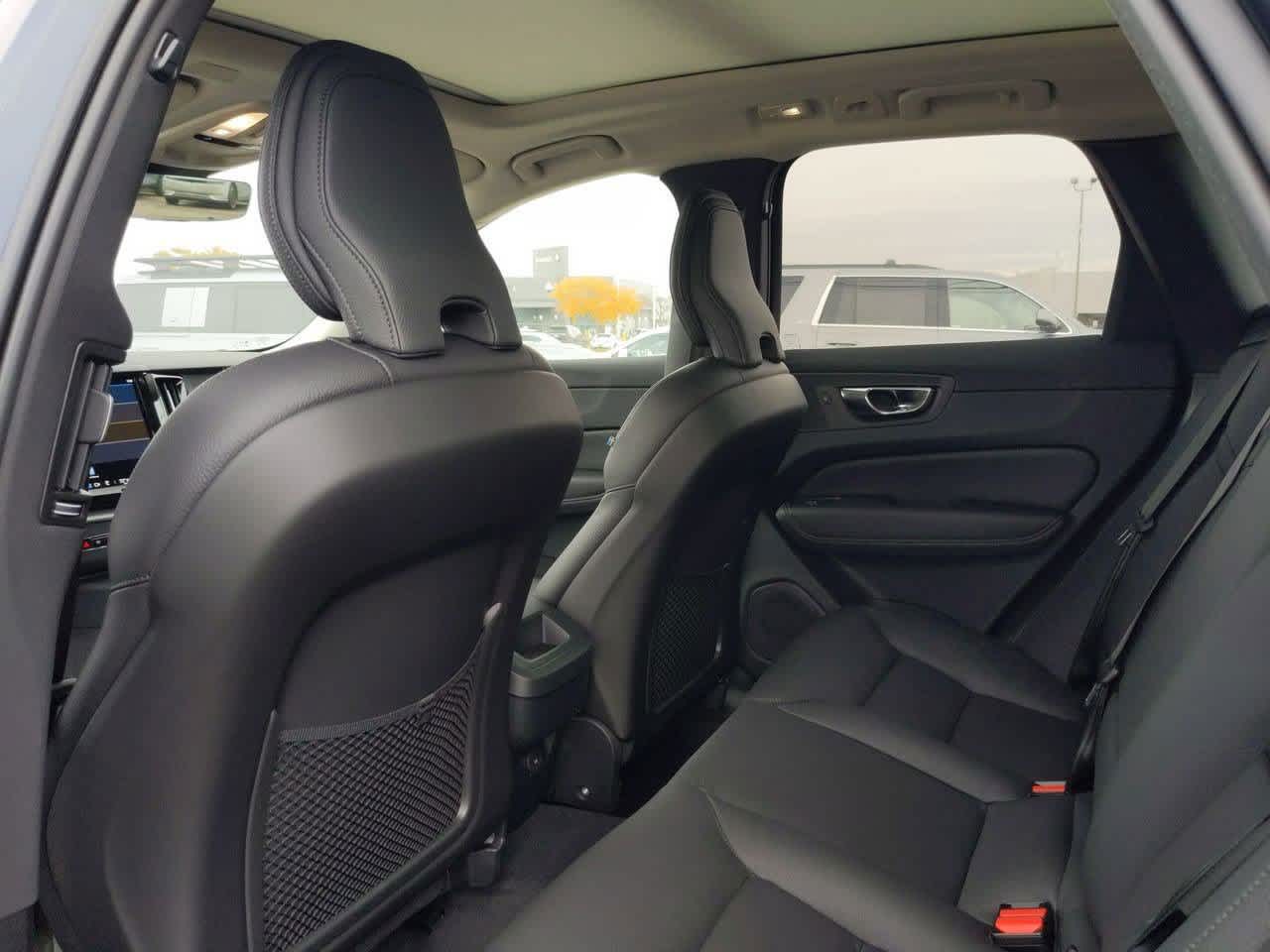 Thumbnail: 2025 Volvo XC60 - 16