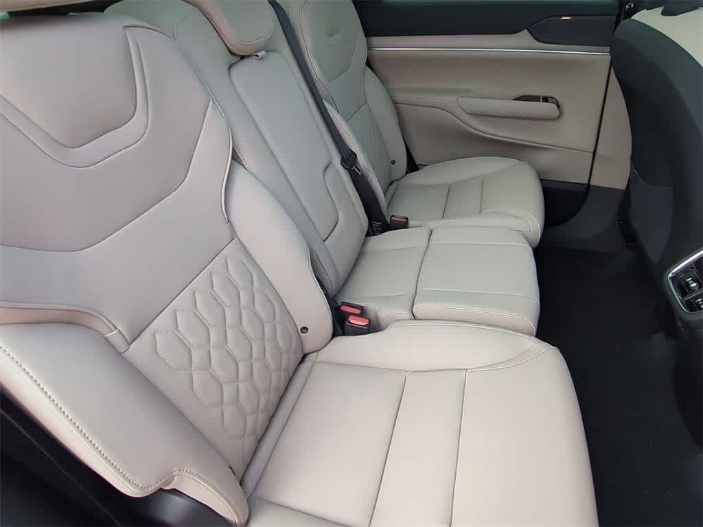 Thumbnail: 2025 Volvo EX90 - 20