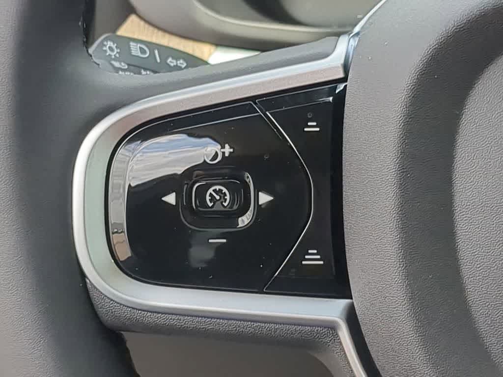 Thumbnail: 2026 Volvo XC60 - 22
