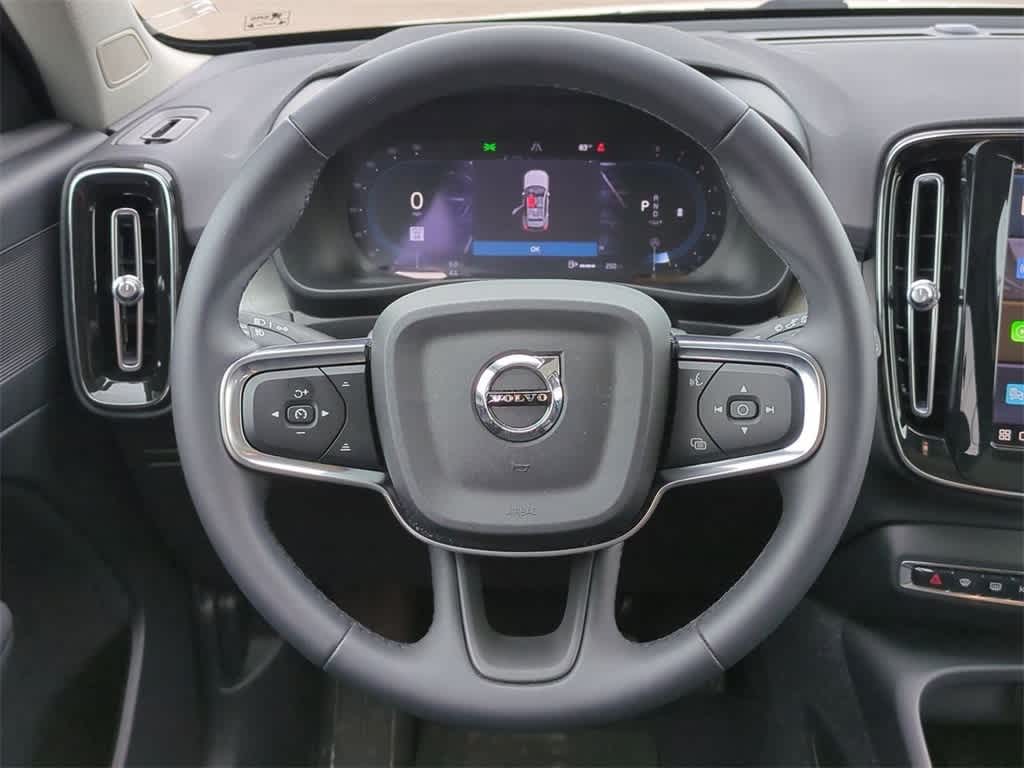Thumbnail: 2025 Volvo XC40 - 22
