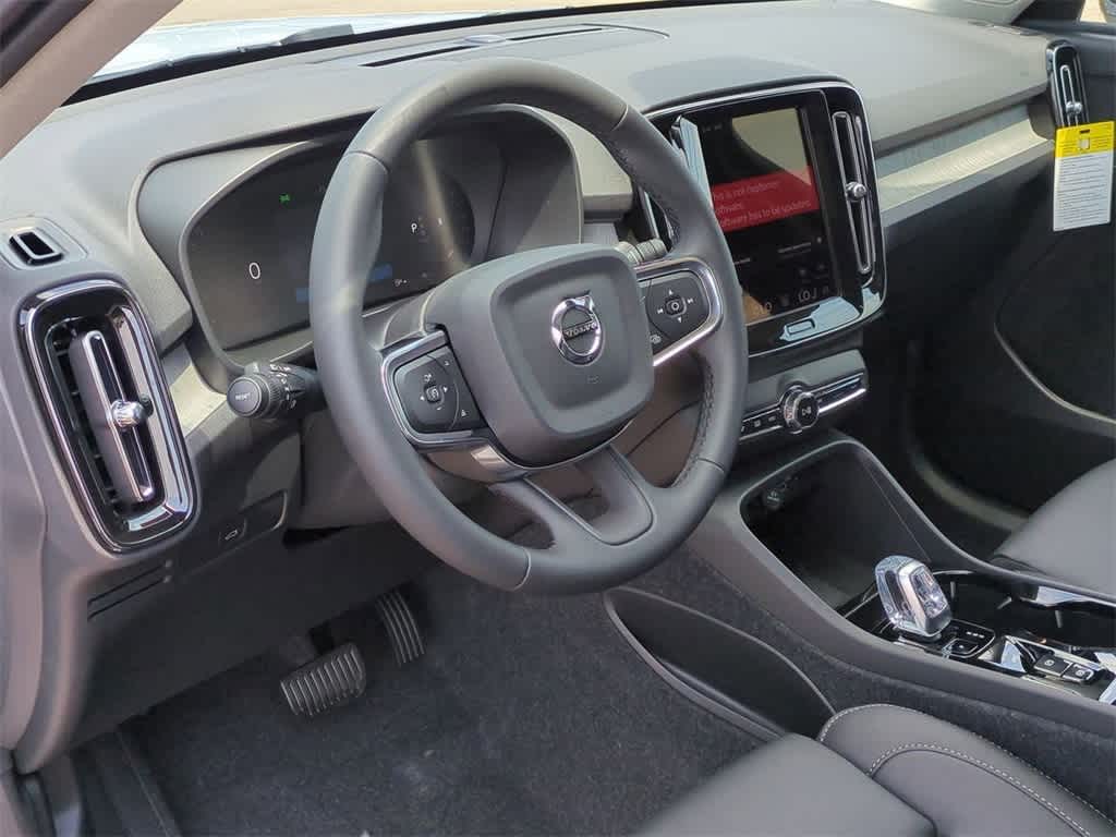 Thumbnail: 2026 Volvo XC40 - 2