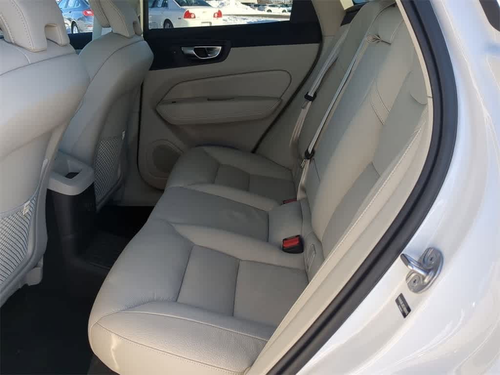 Thumbnail: 2025 Volvo XC60 - 18