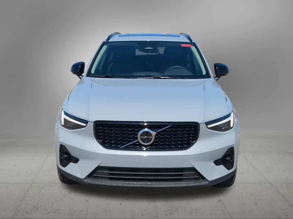 Thumbnail: 2026 Volvo XC40 - 9
